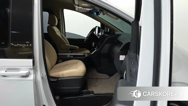 Hyundai Staria 2025 Белый из Кореи, фото 2