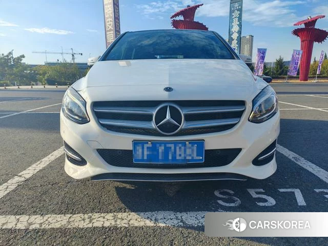 Mercedes-Benz Class B 2018 Белый из Китая, фото 2