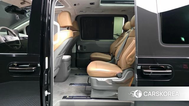 Hyundai Staria 2023 Черный из Кореи, фото 2