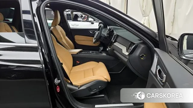 Volvo XC60 second Generation 2019 Черный из Кореи, фото 2