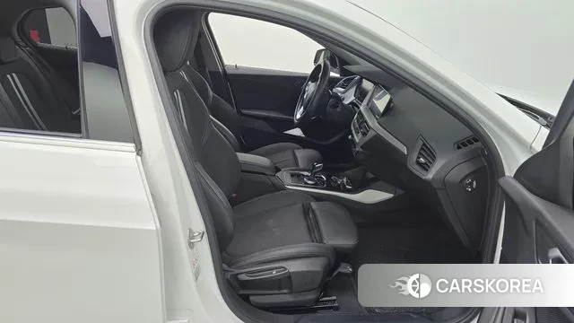 BMW 1 Series (F40) 2020 Белый из Кореи, фото 2