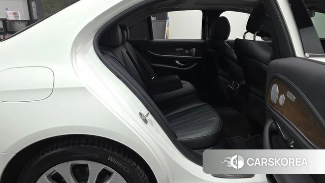 Mercedes-Benz E-Class W213 2019 Белый из Кореи, фото 2