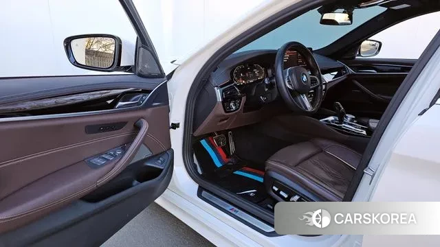 BMW 5 Series (G30) 2022 Белый из Кореи, фото 2