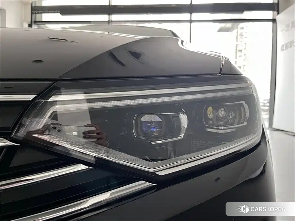 Volkswagen Magotan 2022 Черный из Китая, фото 3