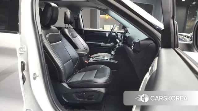 Ford Explorer 6th Generation 2022 Белый из Кореи, фото 2