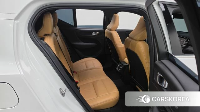 Volvo XC40 2022 Белый из Кореи, фото 2