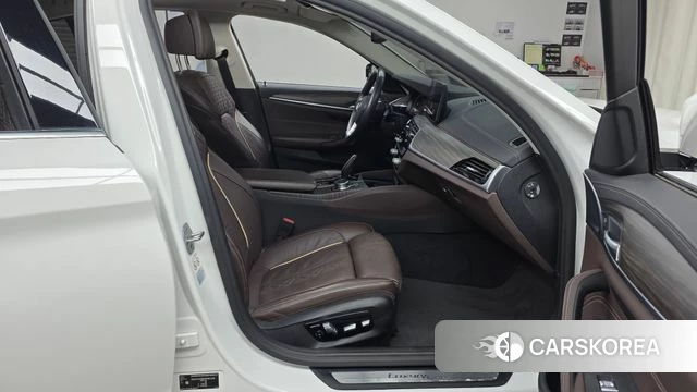 BMW 5 Series (G30) 2020 Белый из Кореи, фото 2