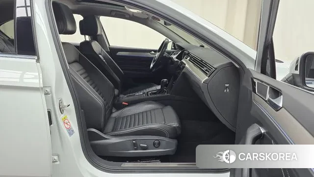 Volkswagen Passat GT (B8) 2022 Белый из Кореи, фото 2