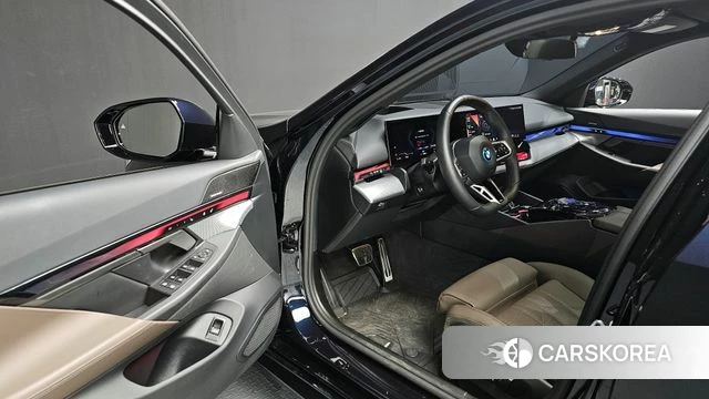 BMW i5 (G60) 2025 Черный из Кореи, фото 2