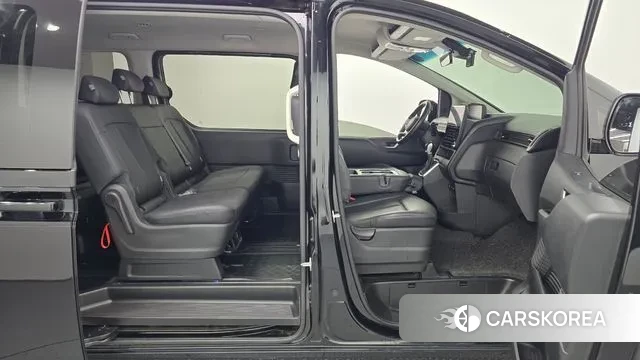 Hyundai Staria 2024 Черный из Кореи, фото 2