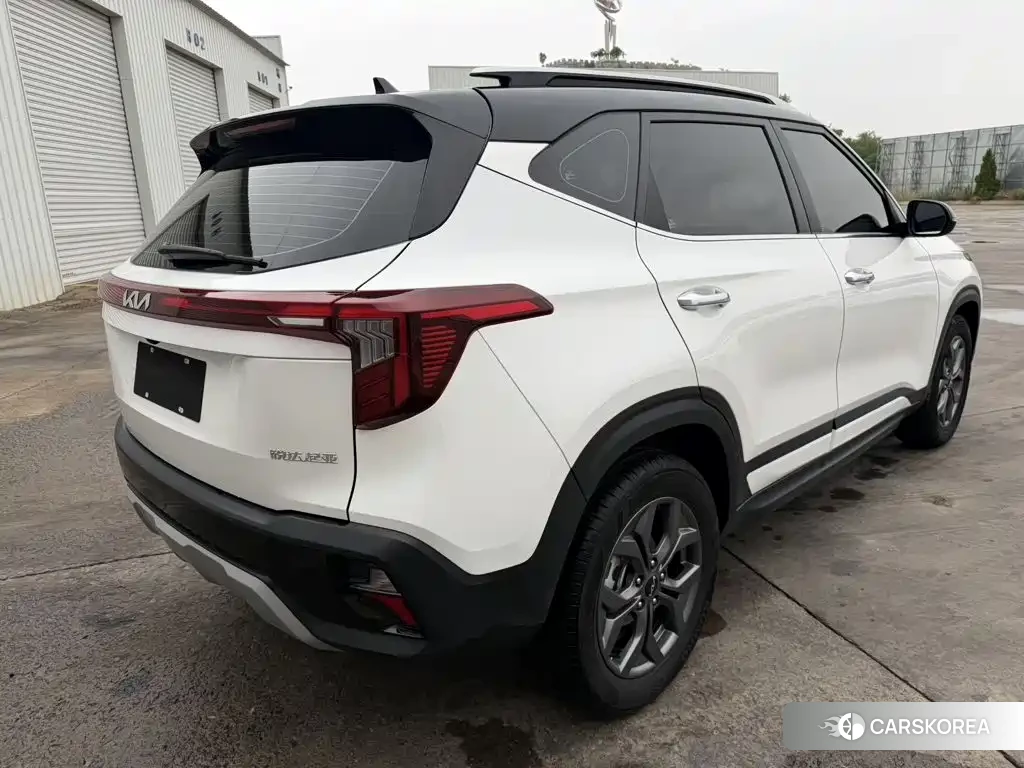 Kia Seltos 2023 Белый из Китая, фото 2