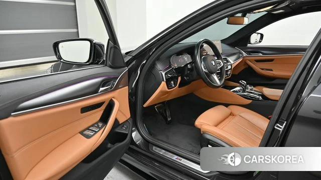 BMW 5 Series (G30) 2023 Серый из Кореи, фото 2