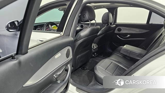 Mercedes-Benz E-Class W213 2018 Белый из Кореи, фото 2