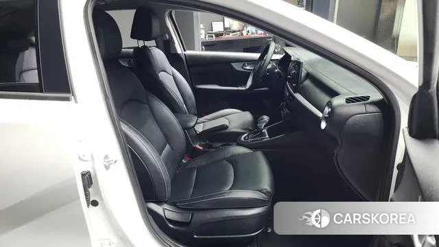 Kia The New K3 2nd generation 2021 Белый из Кореи, фото 2