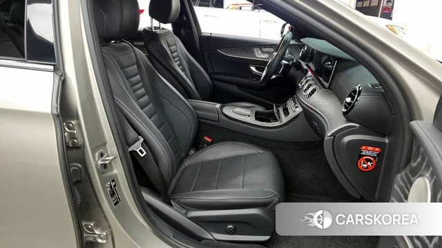 Mercedes-Benz E-Class W213 2023 Песочный из Кореи, фото 2