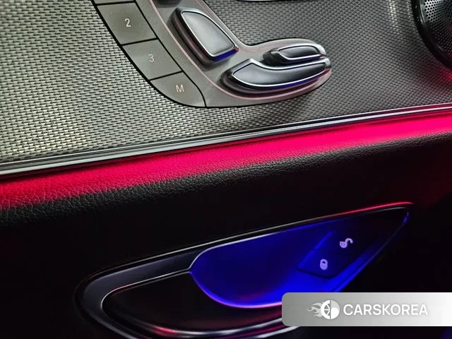 Mercedes-Benz E-Class W213 2018 Белый из Кореи, фото 2