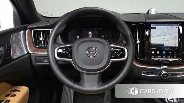 Volvo XC60 second Generation 2023 Белый из Кореи, фото 2