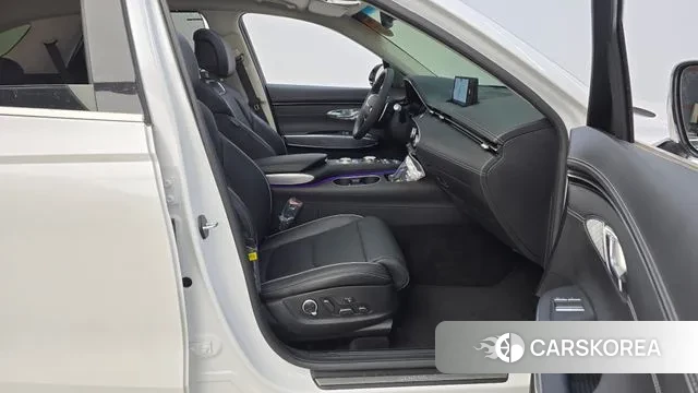 Genesis GV70 2023 Белый из Кореи, фото 2