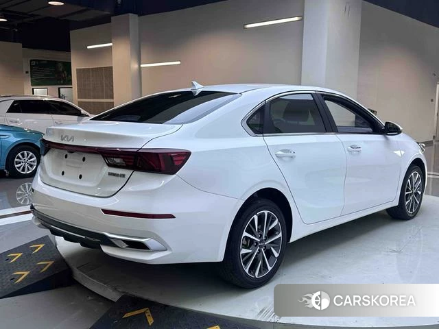 Kia K3 2022 Белый из Китая, фото 2