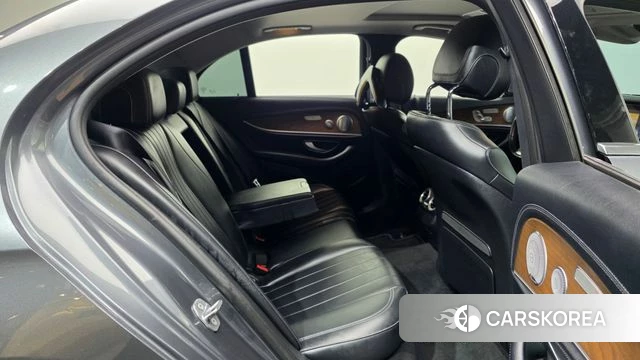 Mercedes-Benz E-Class W213 2018 Серый из Кореи, фото 2