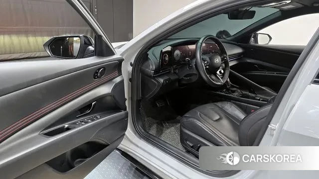 Hyundai The New Avante (CN7) 2023 Серебристо-серый из Кореи, фото 2