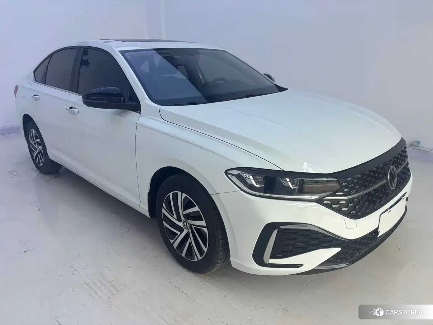 Volkswagen Lavida 2023 Белый из Китая, фото 2