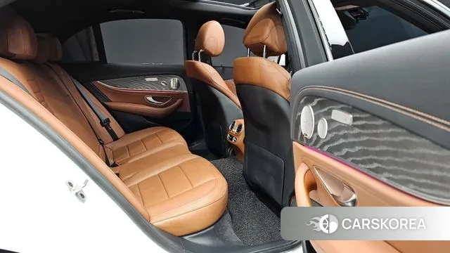 Mercedes-Benz E-Class W213 2021 Белый из Кореи, фото 2