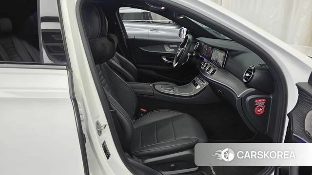 Mercedes-Benz E-Class W213 2023 Белый из Кореи, фото 2