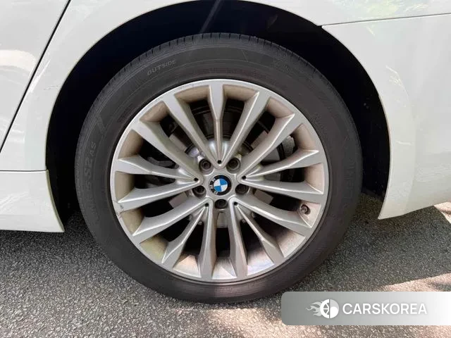 BMW 5 Series (G30) 2019 Белый из Кореи, фото 2