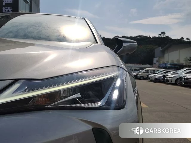 Lexus UX 2021 Серебристо-серый из Китая, фото 2
