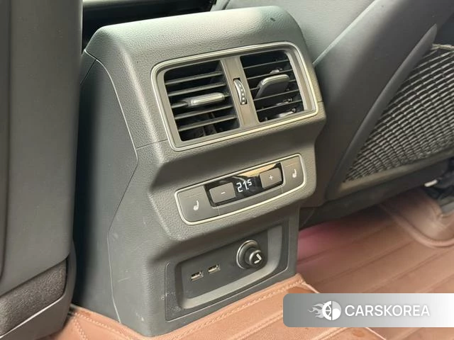Audi Q5L 2022 Черный из Китая, фото 2