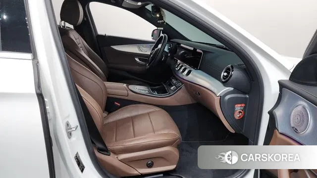 Mercedes-Benz E-Class W213 2021 Белый из Кореи, фото 2