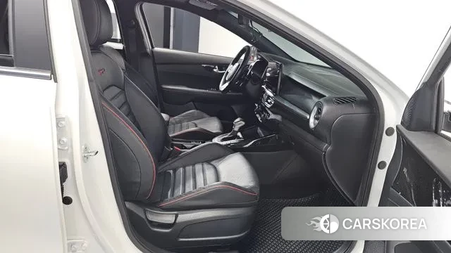 Kia The New K3 2nd generation 2022 Белый из Кореи, фото 2