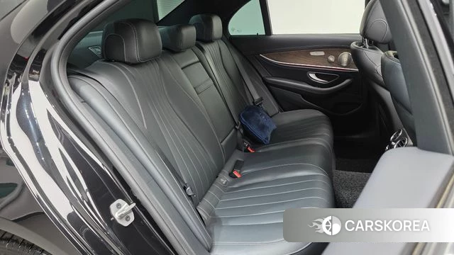 Mercedes-Benz E-Class W213 2023 Черный из Кореи, фото 2