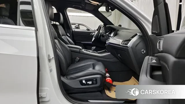 BMW X5 (G05) 2023 Белый из Кореи, фото 2