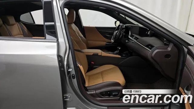 Lexus ES300h 7th generation 2021 Песочный из Кореи, фото 2