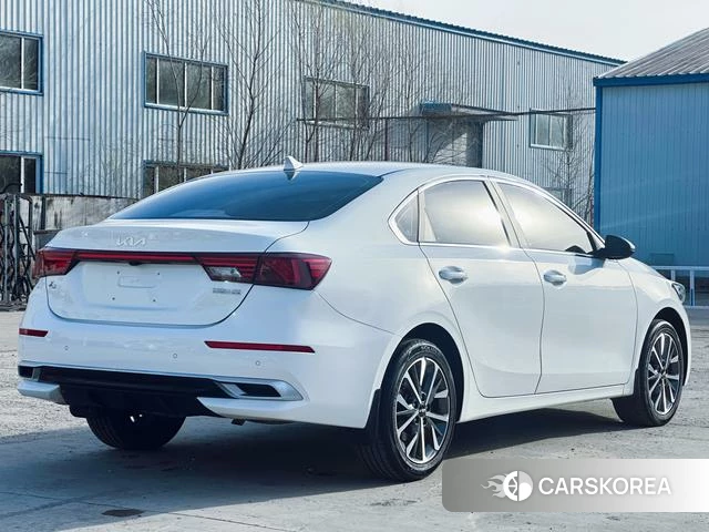 Kia K3 2022 Белый из Китая, фото 2