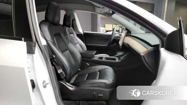 Tesla Model Y 2021 Белый из Кореи, фото 2