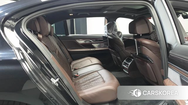 BMW 7 Series (G11) 2021 Черный из Кореи, фото 2