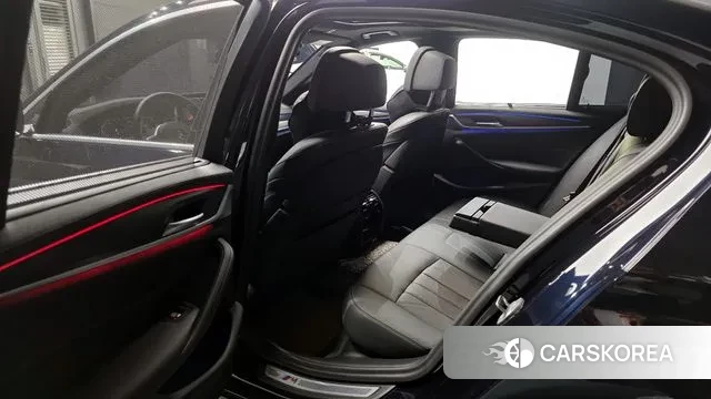 BMW 5 Series (G30) 2023 Черный из Кореи, фото 2