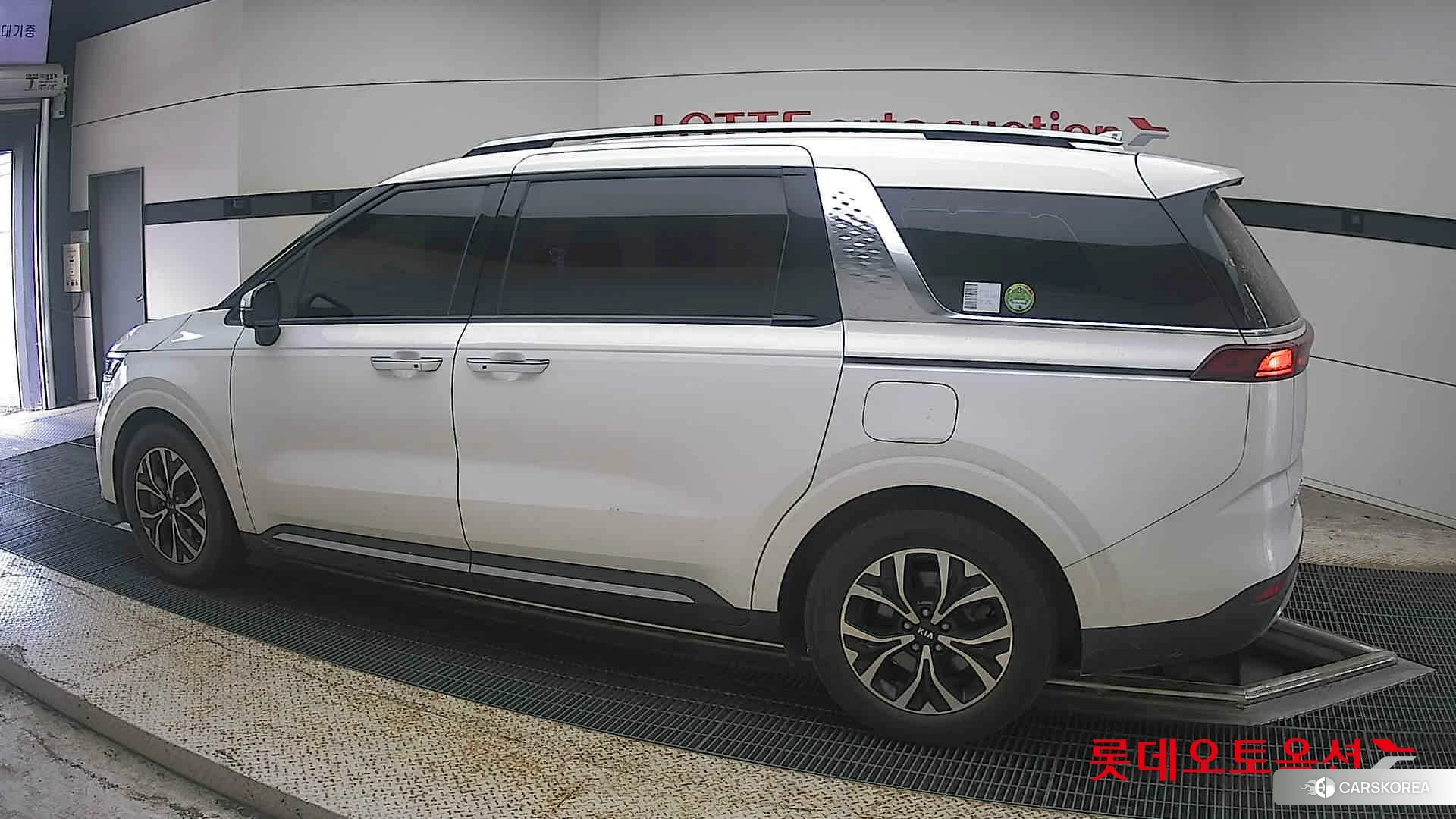 Kia Carnival 2021 Snow White Pearl (optional) из Кореи, фото 2