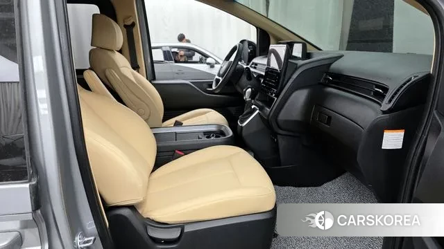 Hyundai Staria 2025 Серебряный из Кореи, фото 2