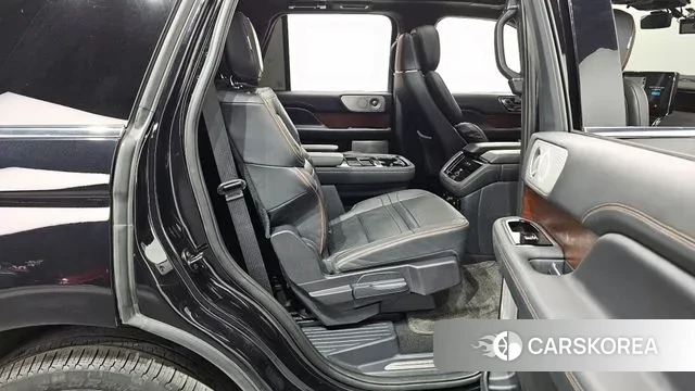 Lincoln Navigator 4th generation 2023 Черный из Кореи, фото 2