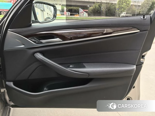 BMW 5 series 2018 Шампань из Китая, фото 2