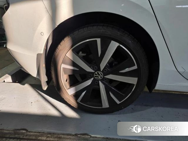 Volkswagen Golf 8th Generation 2026 Белый из Кореи, фото 2