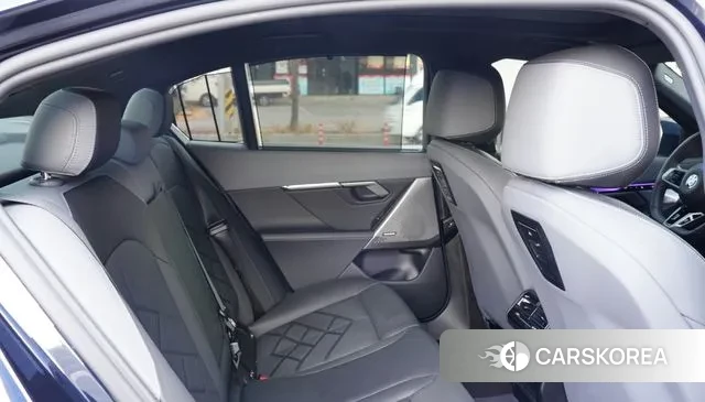 BMW 5 Series (G60) 2025 Черный из Кореи, фото 2