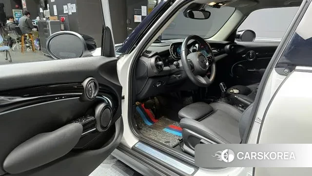 Mini Cooper 2023 Белый из Кореи, фото 2