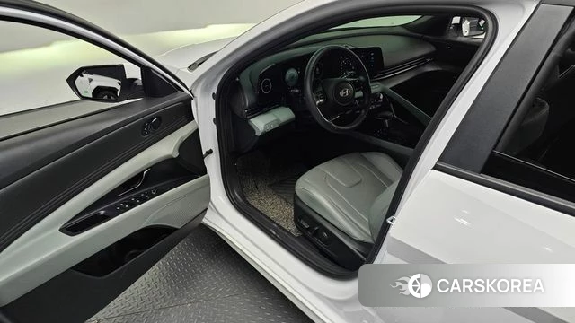 Hyundai The New Avante (CN7) 2023 Белый из Кореи, фото 2