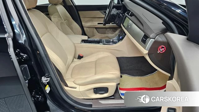 Jaguar XF (X260) 2018 Черный из Кореи, фото 2