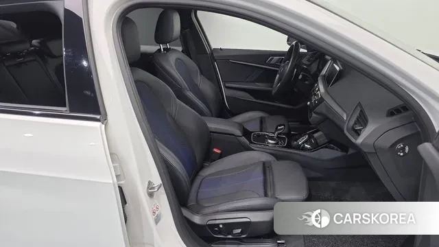 BMW 1 Series (F40) 2023 Белый из Кореи, фото 2